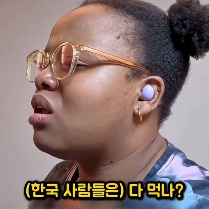 싱글벙글 한국어는 왜 계속 먹는지 이해가 안되는 외국인 (35)