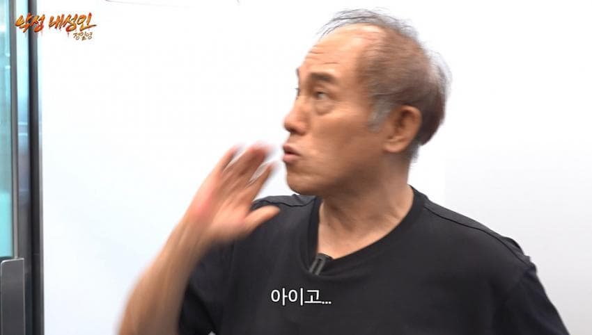 싱글벙글 21살부터 탈모였다는 올해 41살인 남자 사장 (5)