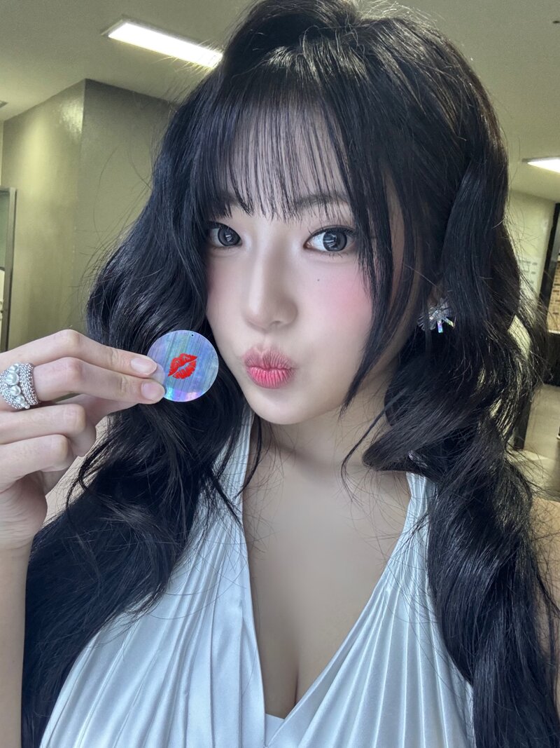 검정 오프숄더 하이키 옐