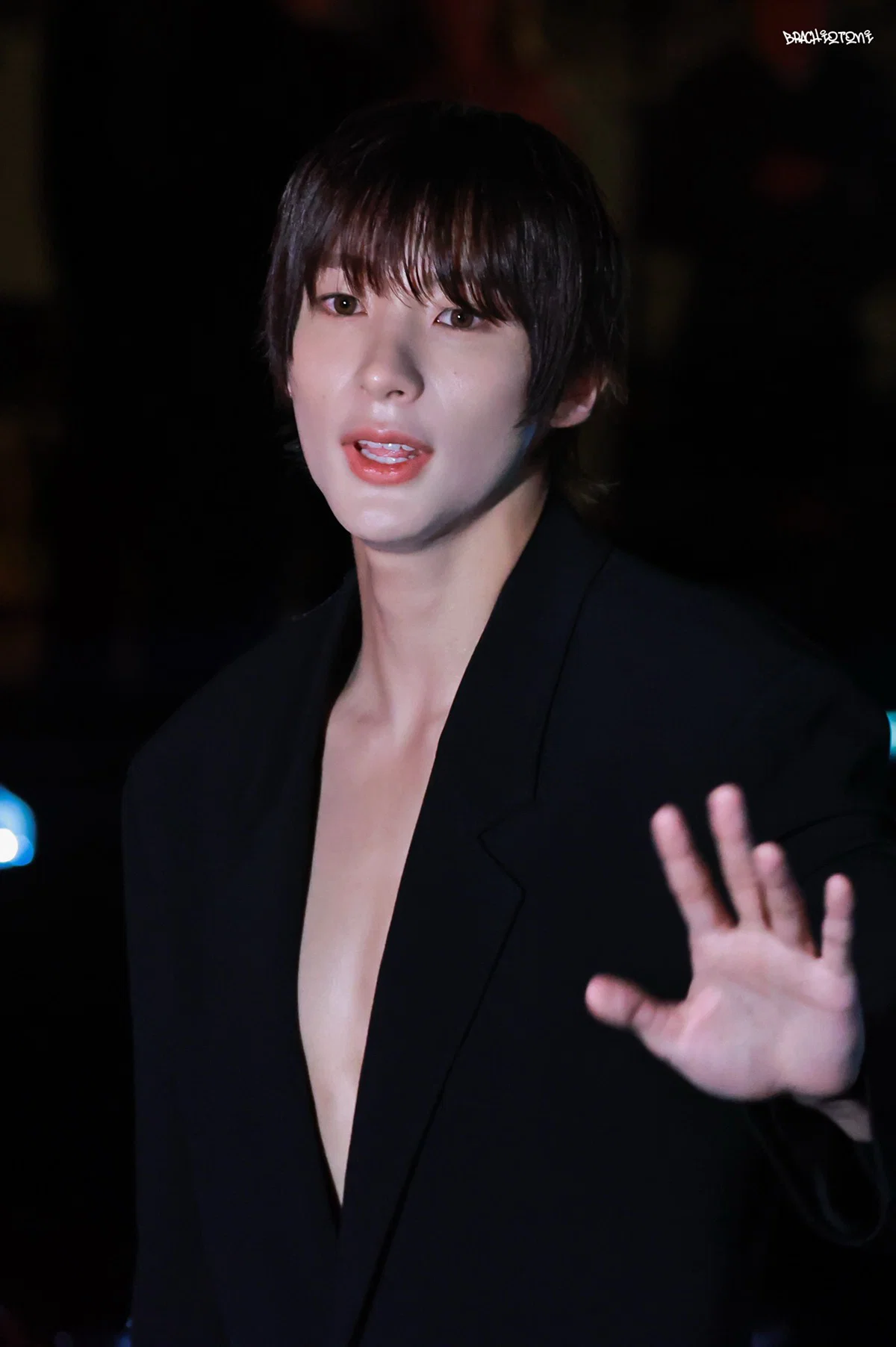 생로랑 파리 패션쇼 참석한 라이즈 앤톤 (15)