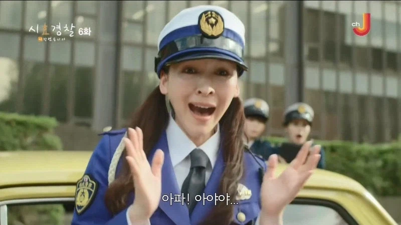 야쿠자 과잉진압 논란의 여형사 (15)