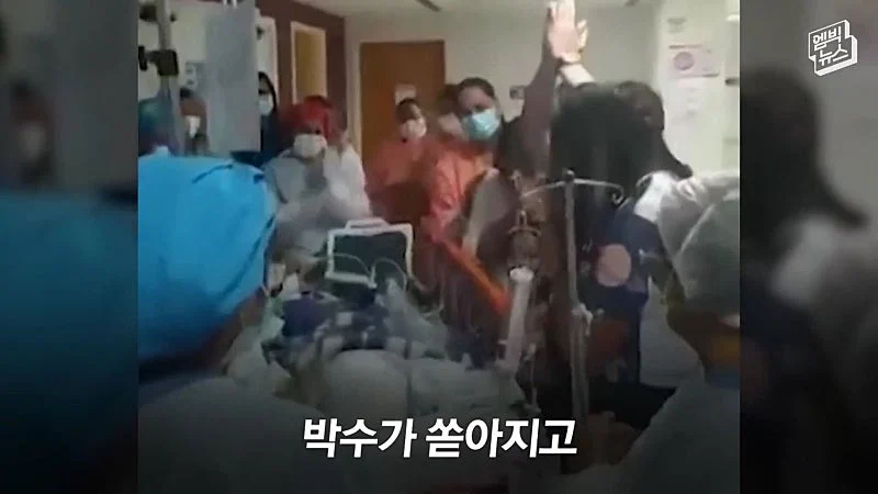33시간 수술 끝에 얼굴 본 쌍둥이 (26)