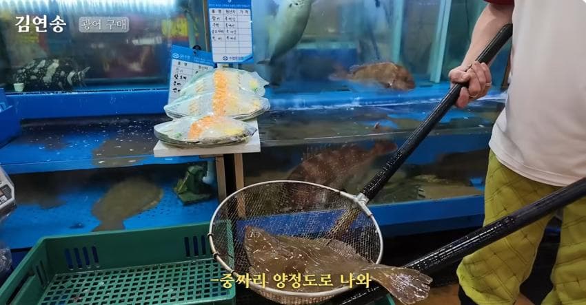 이뻐서 서비스 받는 나폴리맛피아 오른팔 05년생 파스타미녀 요리사 (5)
