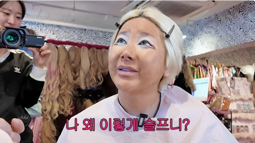 클릭주의. 어깨빵도 피해가는 서인영 시부야 갸루 도전. 돈키에서 100만 (16)