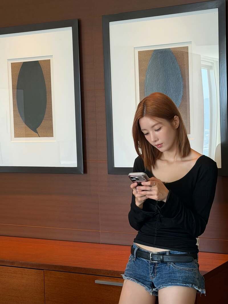 공연 대기 중인 권은비 (2)