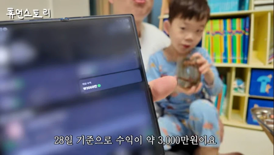 구독자 85만 흑백리뷰가 공개한 한달 유튜브 수익...
