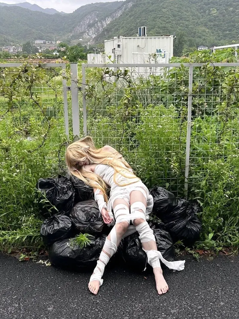 길에 여자가 쓰러져있어요 (3)