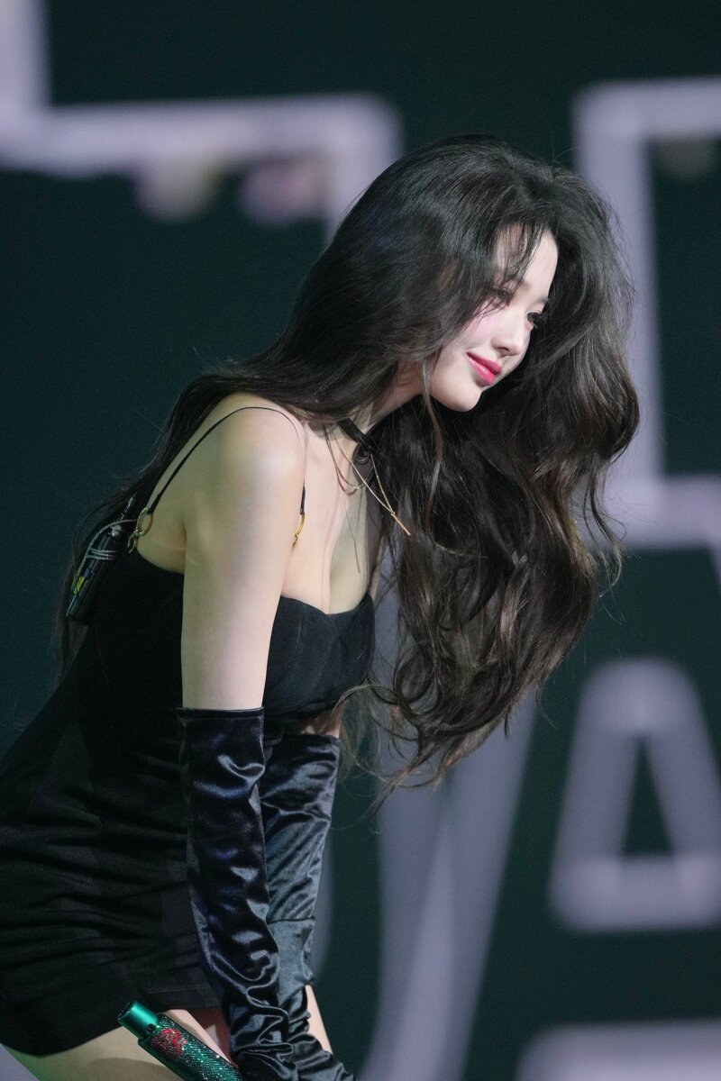 원영이 블랙 실크 끈 원피스 (아이브) (3)