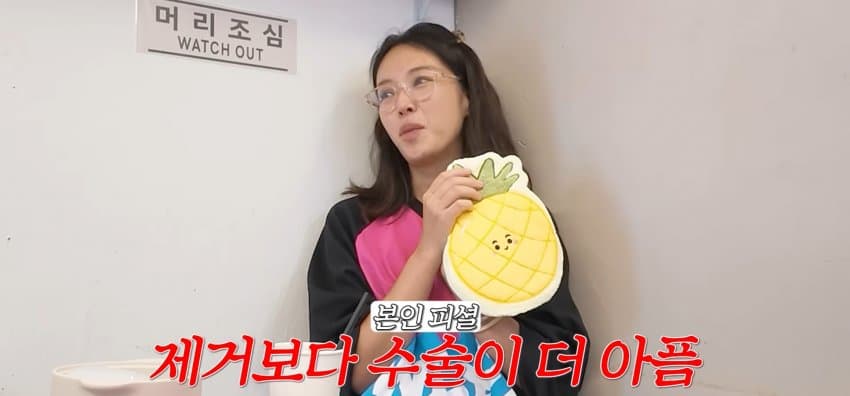 유튜브에서 가슴 성형 고백한 황정음.... (43)