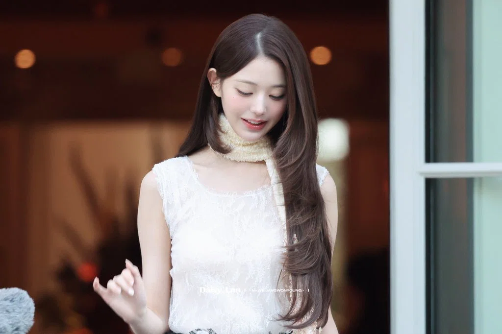 실시간 디올 2027 파리 패션쇼 참석한 장원영...twt (2)