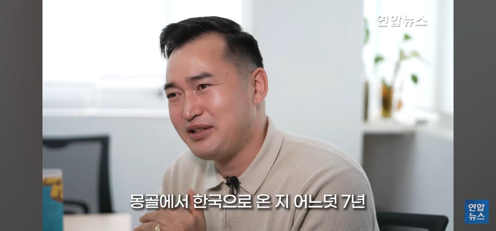 아파트 14층 난간서 비명 (65)