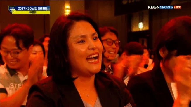 [KBO/27"Draft] 아들이 지명되어 신이난 아버지와 깊생하는 어머니 (2)