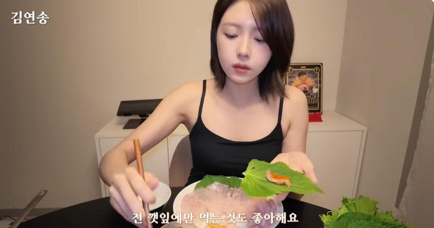 이뻐서 서비스 받는 나폴리맛피아 오른팔 05년생 파스타미녀 요리사 (42)