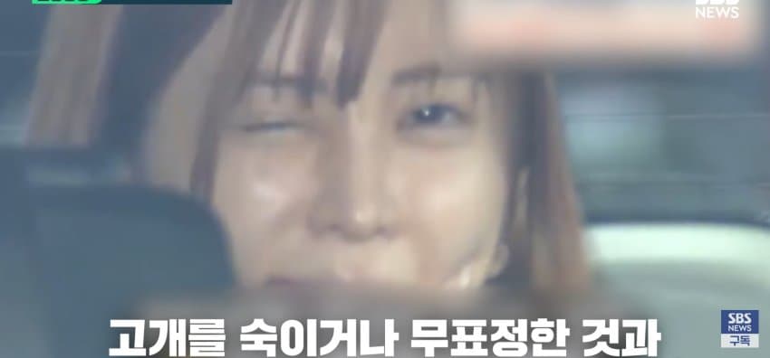 "공범한테 사인?" 마약 혐의로 송치되는데 윙크 (16)
