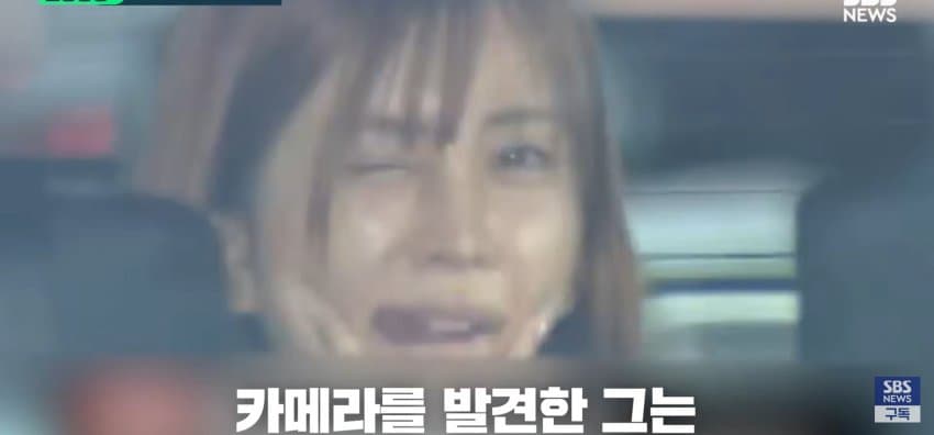 "공범한테 사인?" 마약 혐의로 송치되는데 윙크 (12)