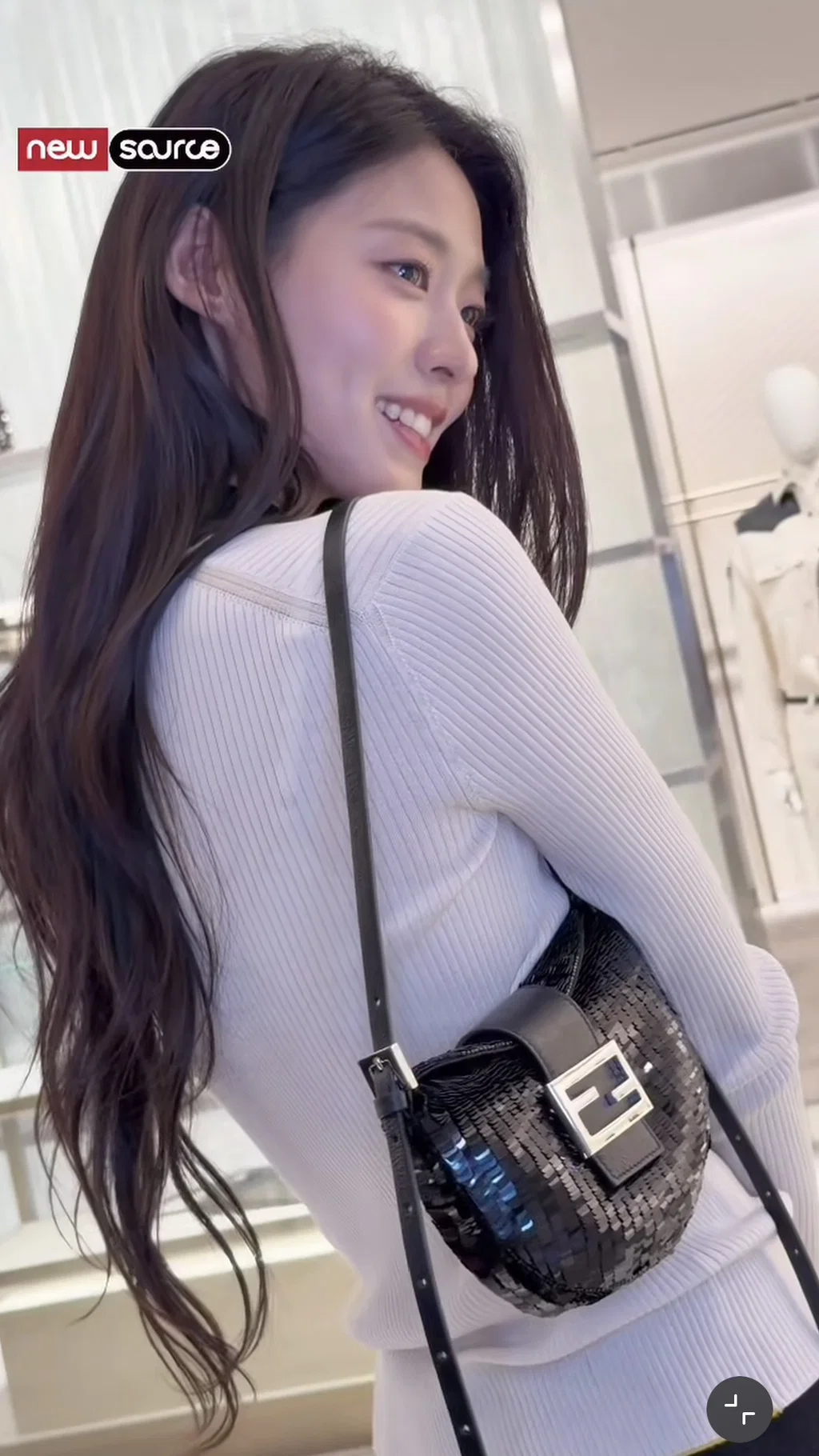 오늘 공식석상 헤메코 반응 좋은 설현 근황 (10)