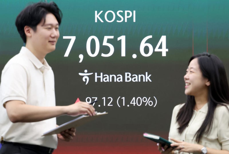 블룸버그 : 돈 있으면 한국 주식 사라. (3)