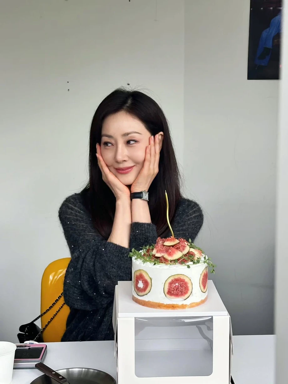 25년째 (결혼안하고) 연애만 51살 배우 오나라 근황. (2)