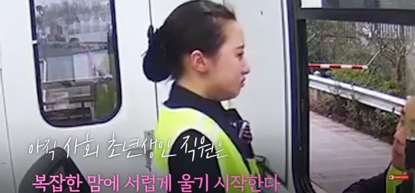 서럽게 울던 직원이 갑자기 활짝 웃은 이유 (6)