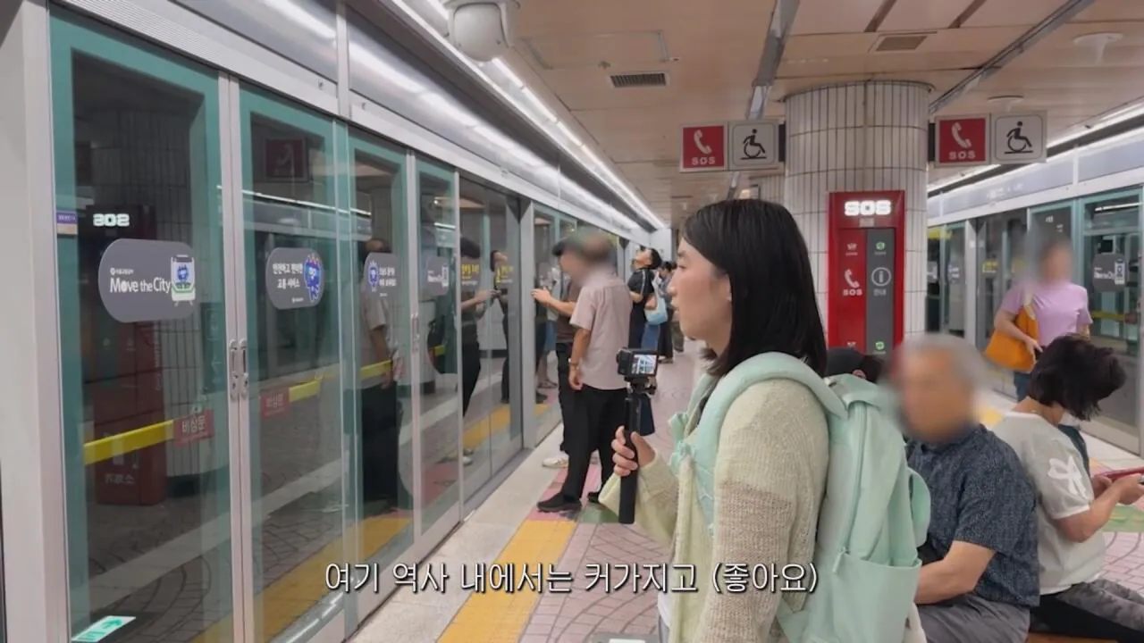 동생들에게 떡볶이 사주려 직접 사러간 시각장애인