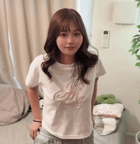 깨끗하게 밀어버린 그녀