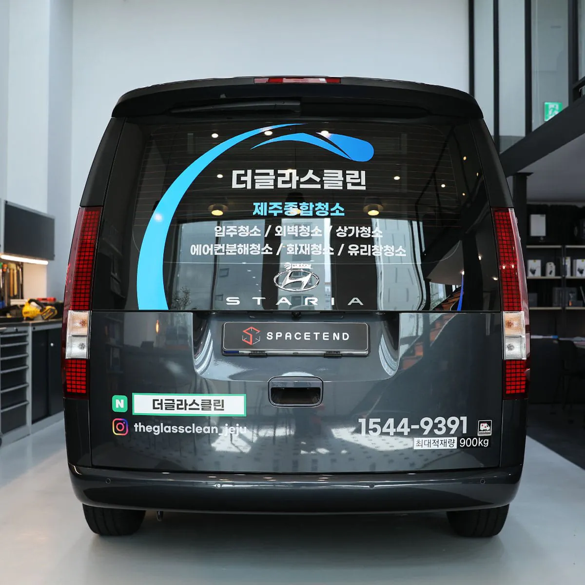 5cf27dee88ef7ffe822f38fc37a354df.jpg 법인차는 회사 로고나 회사명을 차에 붙히도록 강제해야 함