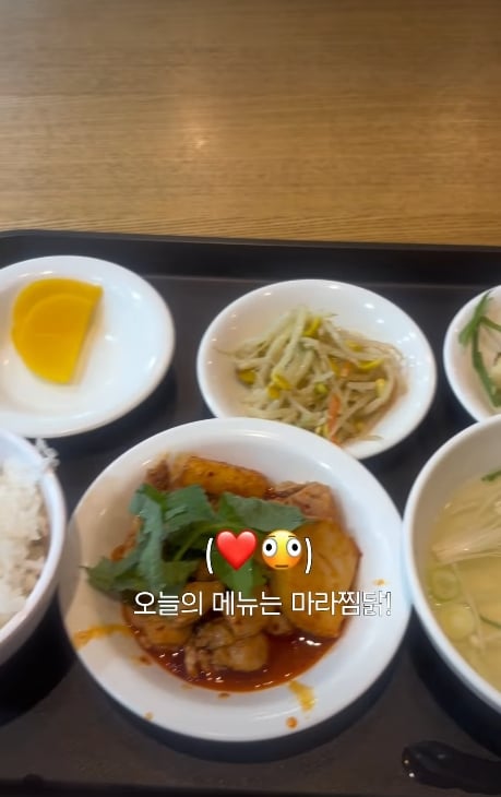 대학교 친구없어서 마라닭 혼자 혼밥하는 경희대미녀 ㅜ,, (7)