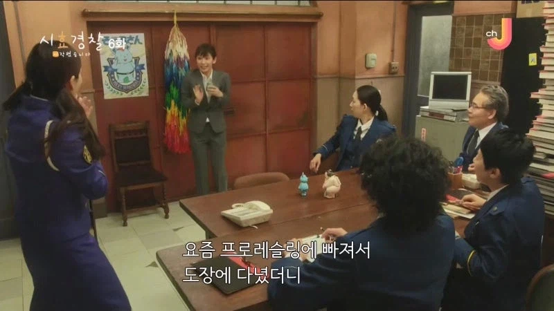 야쿠자 과잉진압 논란의 여형사 (17)