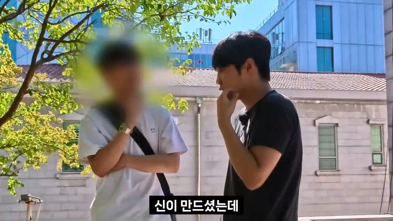 종교는 인간이 만들었다는 서울대생, 목사는 답할 수 있을까.mp4_20261001_153030.202.jpg 서울대생이 목사에게 말하는 종교는 인간이 만든것이라는 이유