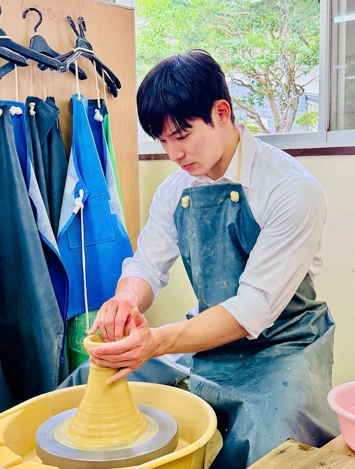 싱글벙글 일본 최연소 지사 외모수준 (4)