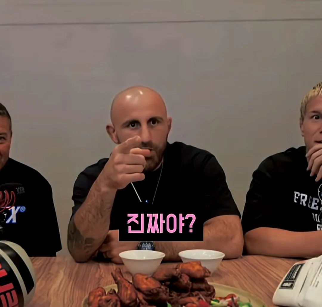 [스압] 유튜브 라방중 한국인 시청자한테 낚인 UFC 챔피언 (7)
