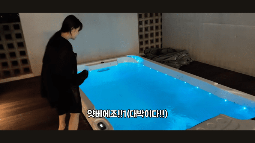 일본인 아내와 호텔 수영장 첫경험 (44)