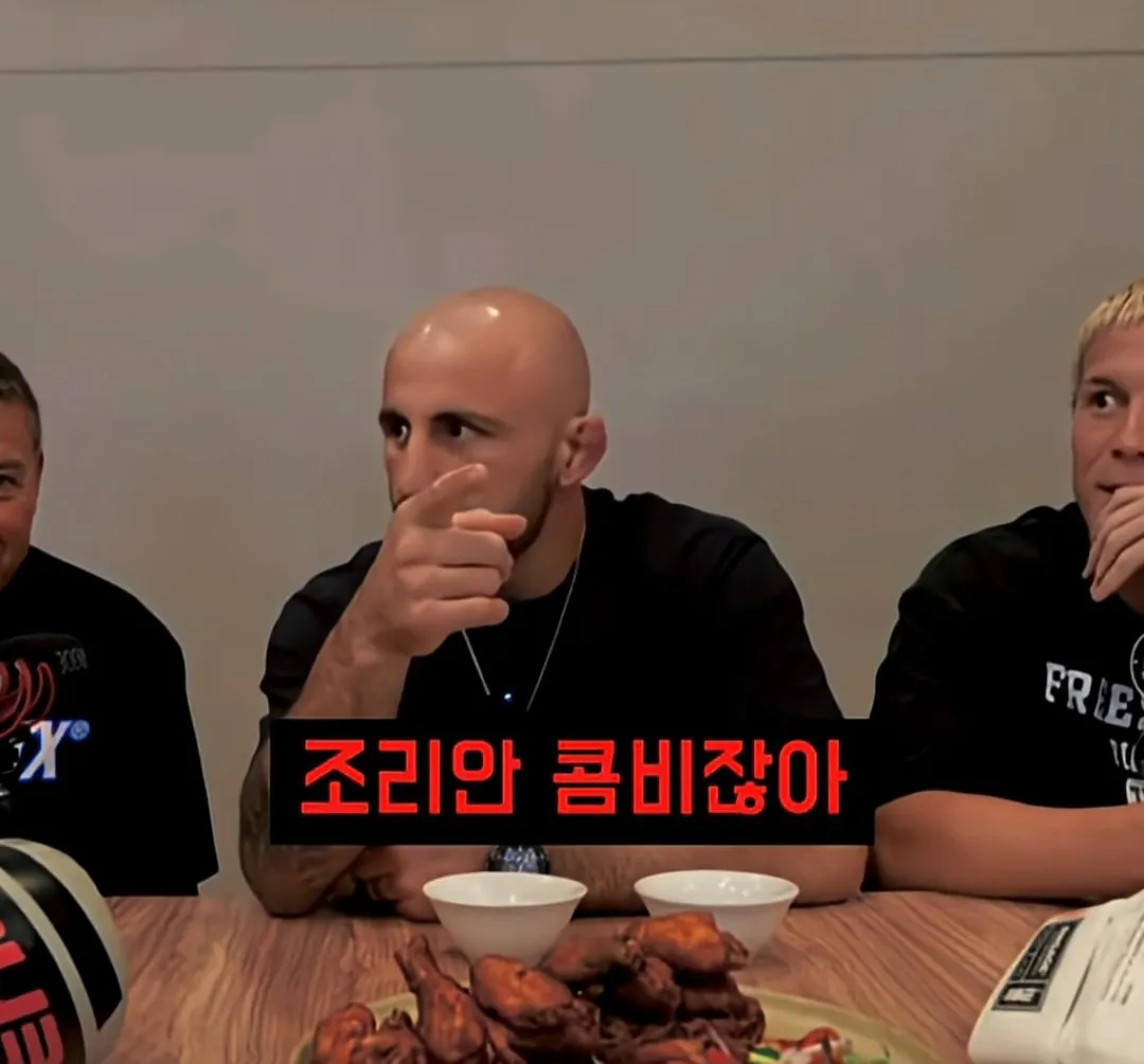 [스압] 유튜브 라방중 한국인 시청자한테 낚인 UFC 챔피언 (8)