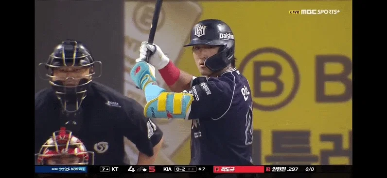 [KBO] 좀 너무했다는 kt : 기아전 안현민 3연타석 사구 장면 (3)