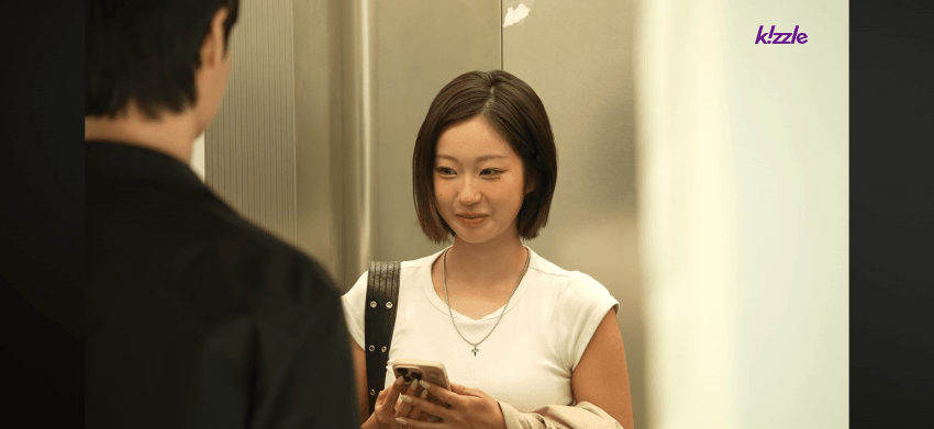잘생긴 남자가 엘리베이터에서 쳐다본다면? (13)
