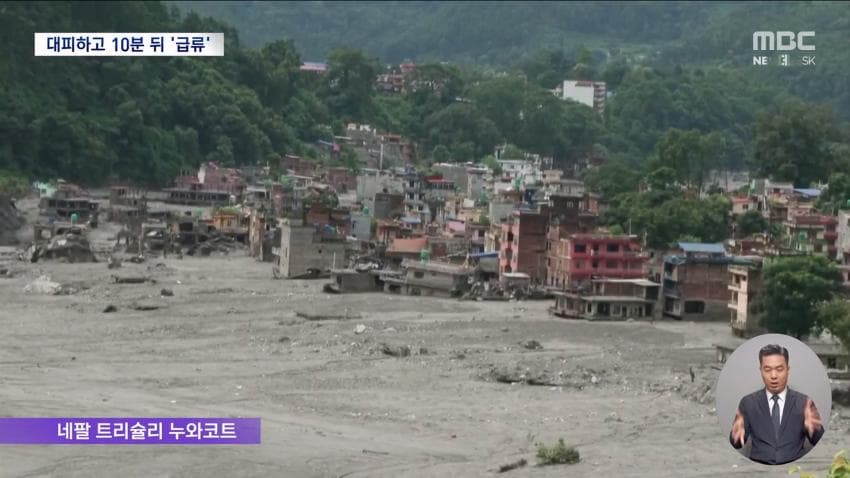 네팔 홍수 10분 전 900명 대피시킨 교장 (7)