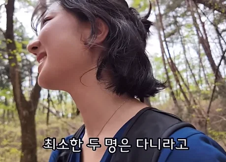 혼자 등산하는 여성 혼내는 아주머니 (10)