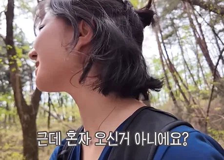 혼자 등산하는 여성 혼내는 아주머니 (12)