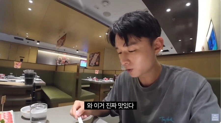 훠궈 처음 먹는 손님을 본 가게 직원들 (15)