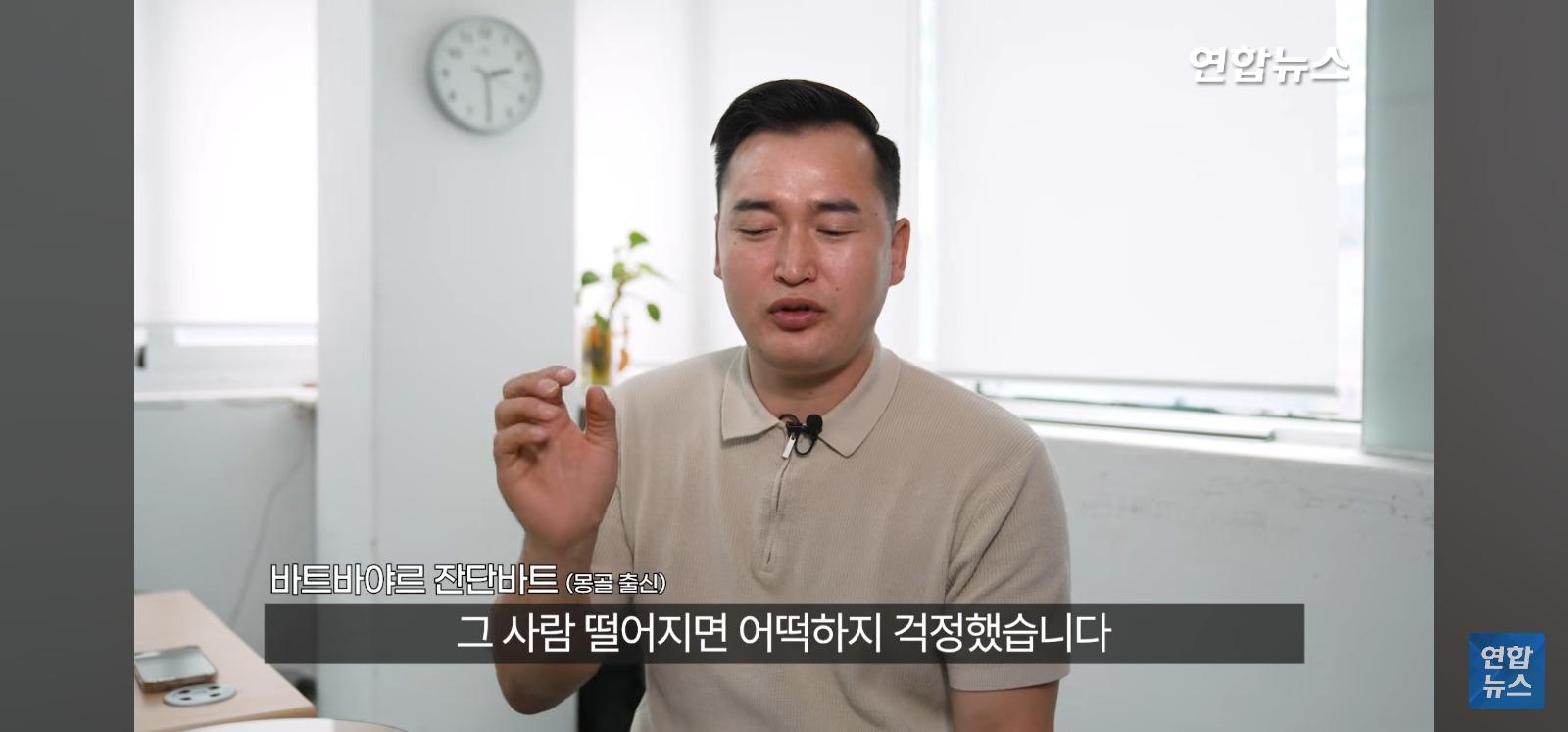 아파트 14층 난간서 비명 (52)