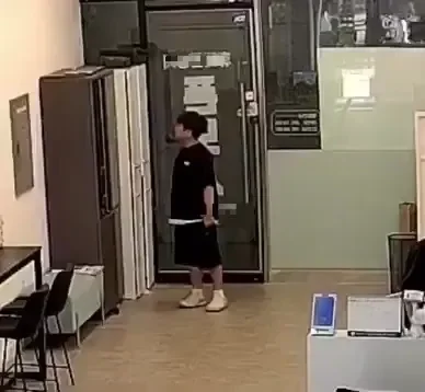스마트폰 훔치는 초딩