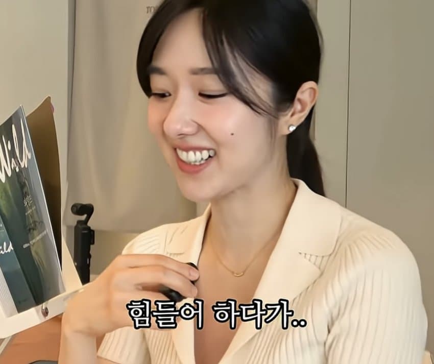 여자 아나운서가 사람과 대화를 끊은 이유 (28)