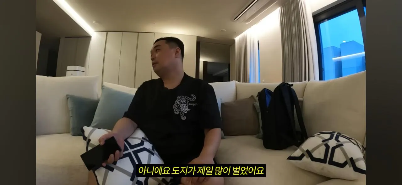 코인으로 800억 번 20대의 집