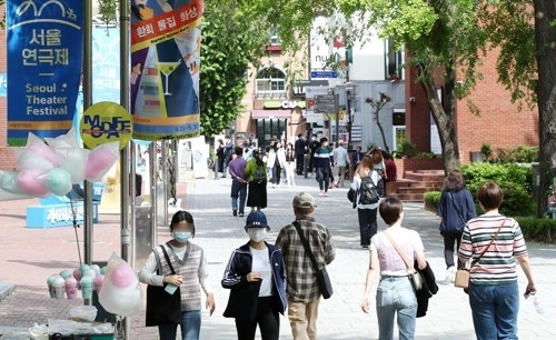 개강해도 술 안먹고, 영화관 대신 넷플릭스…20대 소비시장 이탈 (13)