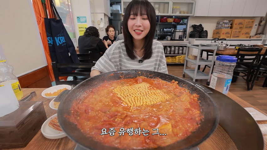 라면 한개 한입에 먹기 도전한 쯔양 ㄷㄷㄷㄷㄷ (5)