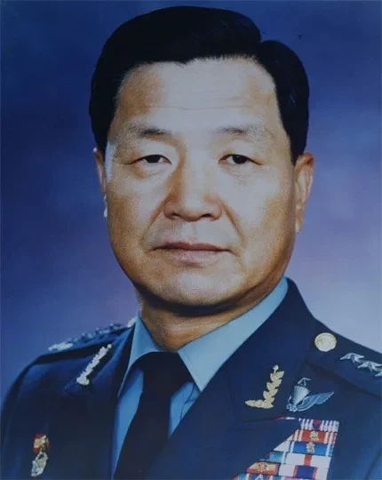 불명예 전역 막아준 상관을 배신한 군인 (4)