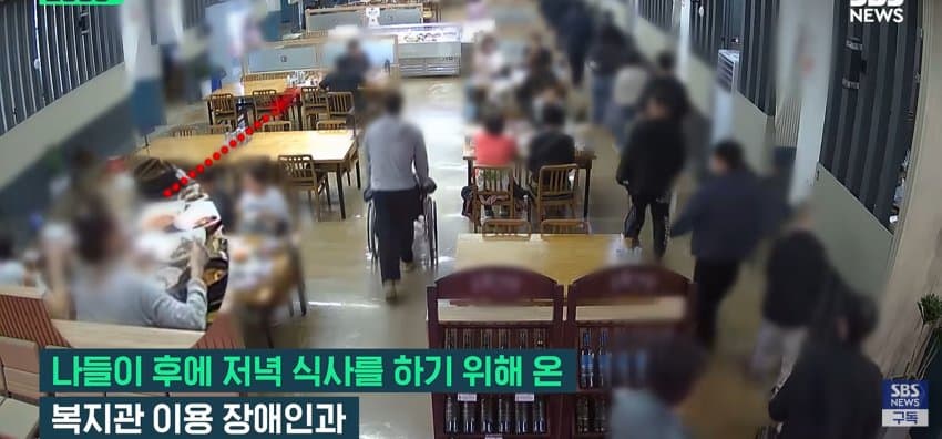 유심히 쳐다보더니 60만원 쾌척, 일면식 없는 손님들 밥값낸 이유 (3)