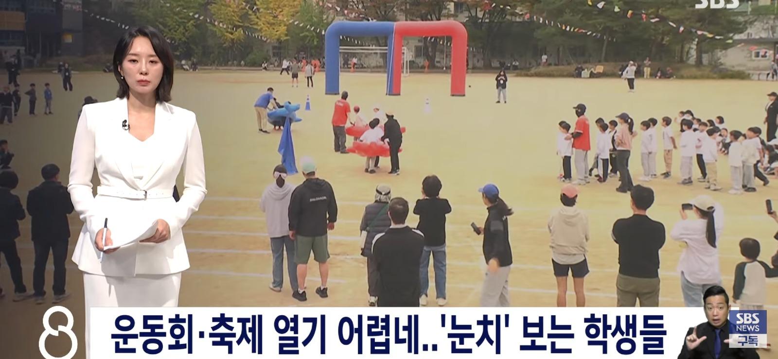 주민 눈치 보는 학생들, 포스터 다 뜯겼다. (2)