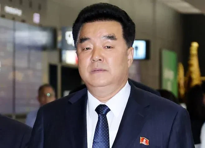 누군가 닮은 북한 체육부장관