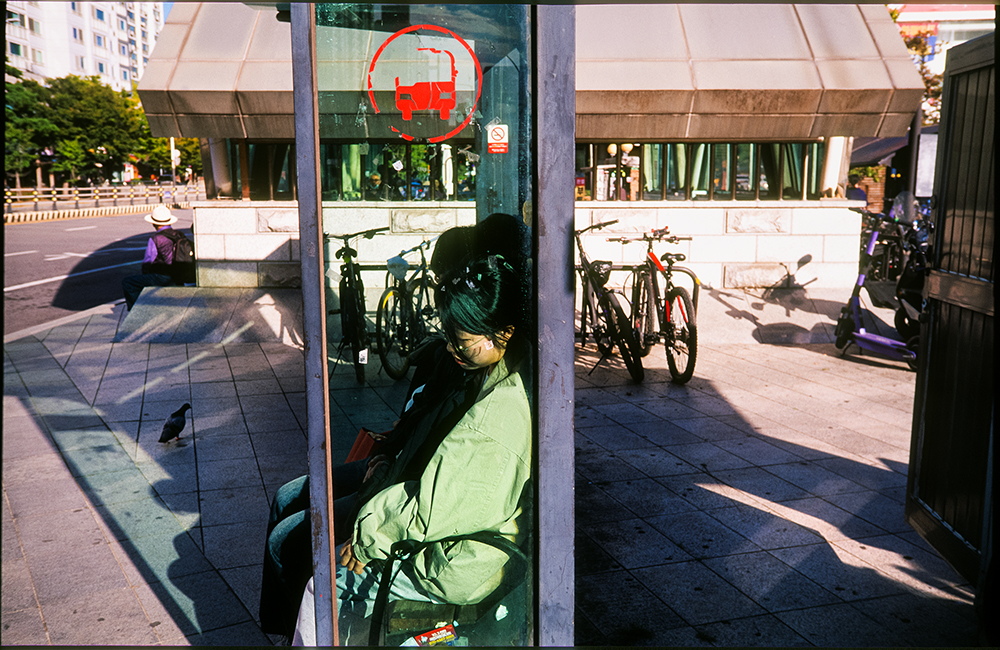 [Velvia50] 지하철 한 정거장 지나서 내림 (6)